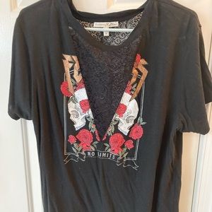 Express Lace V-neck T-shirt